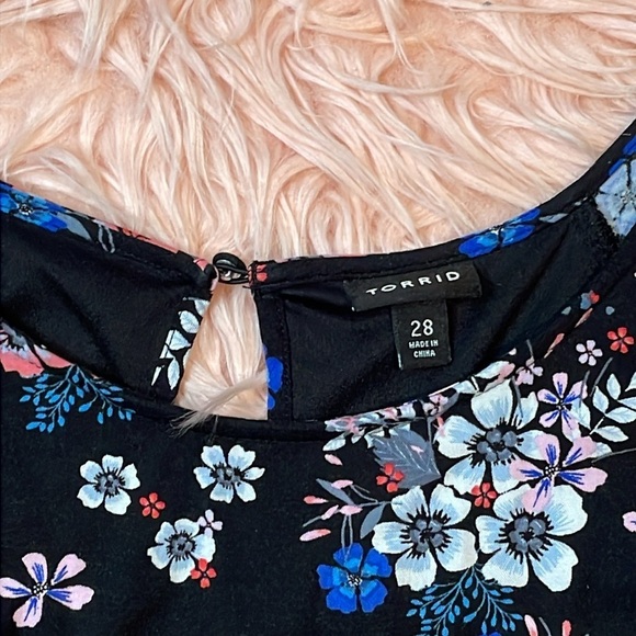 Torrid Floral Challis Bell Sleeve Dress Size 28 - Picture 4 of 8